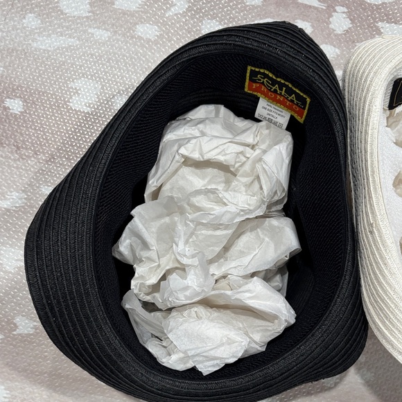 Elegant Black and Cream Fedora Hat Set - Picture 5 of 8